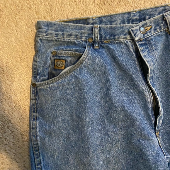 Men’s Wrangler Jeans 36x34.  Relaxed fit - Picture 4 of 7